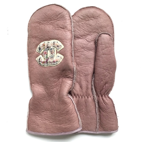 Chanel Pink Shearling Logo Mittens / Gloves - Picture 2 of 10